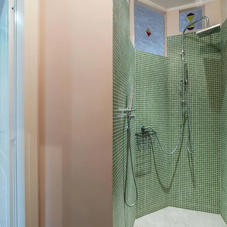 Guesthost - Cozy Ostiense Flat With Terrace! *