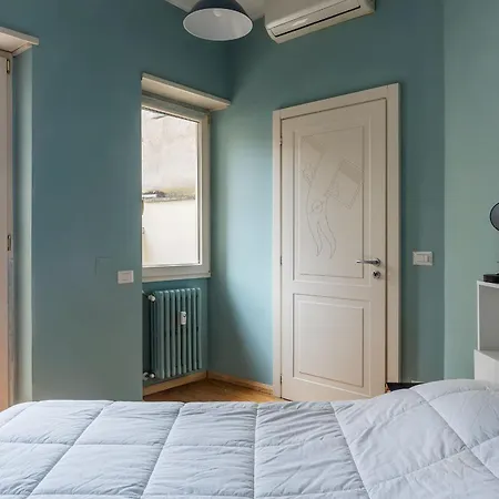 Guesthost - Cozy Ostiense Flat With Terrace! *